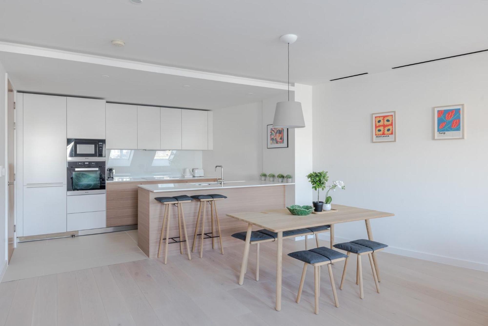 Zen Sanctuary - Soho - By Frankie Says Apartament